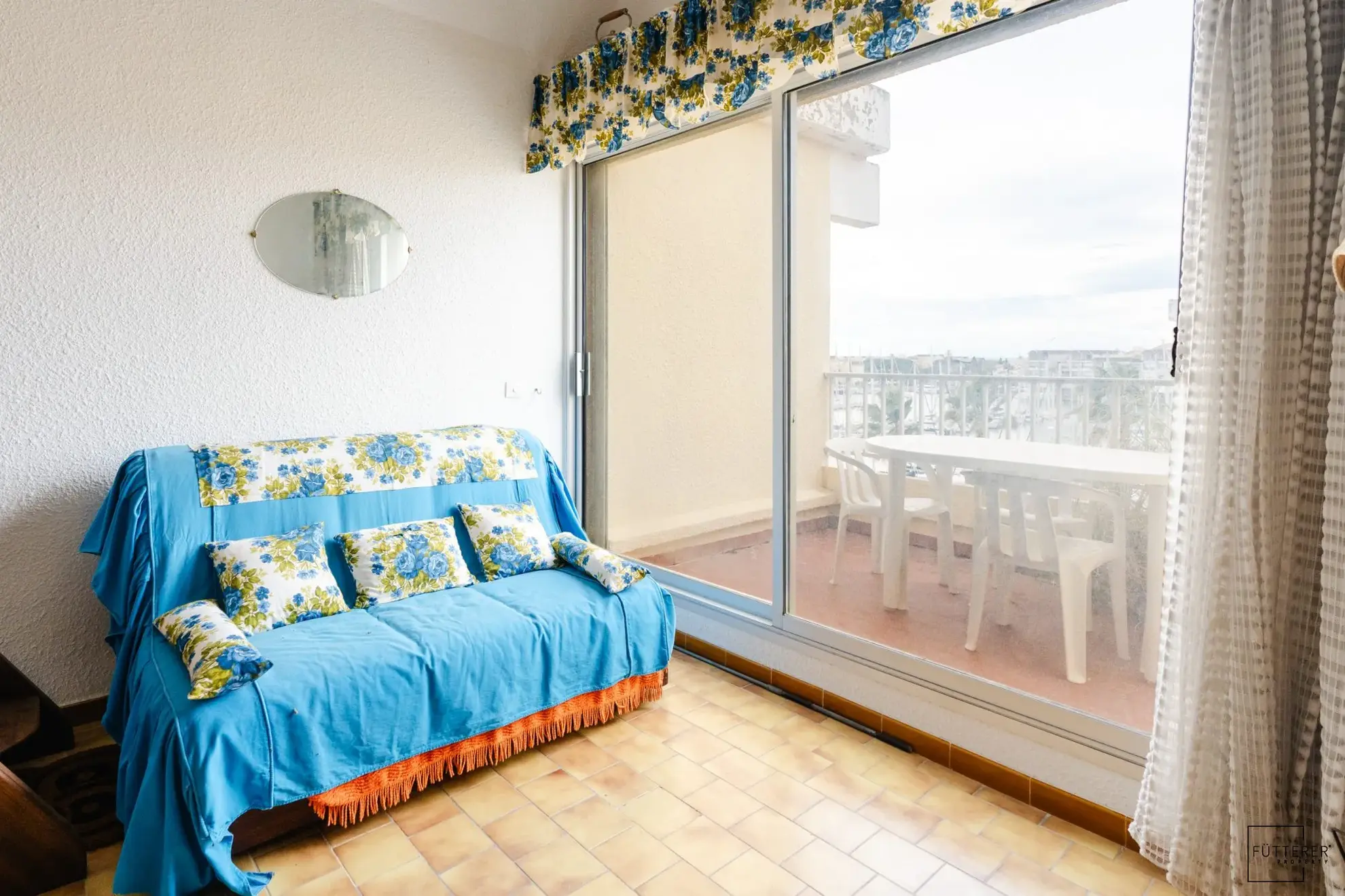 Appartement studio avec mezzanine à vendre à Gruissan, vue port, piscine, parking 