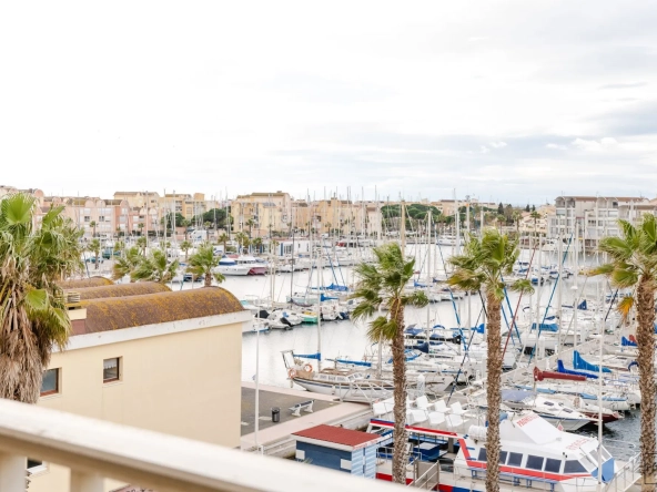 Appartement studio avec mezzanine à vendre à Gruissan, vue port, piscine, parking