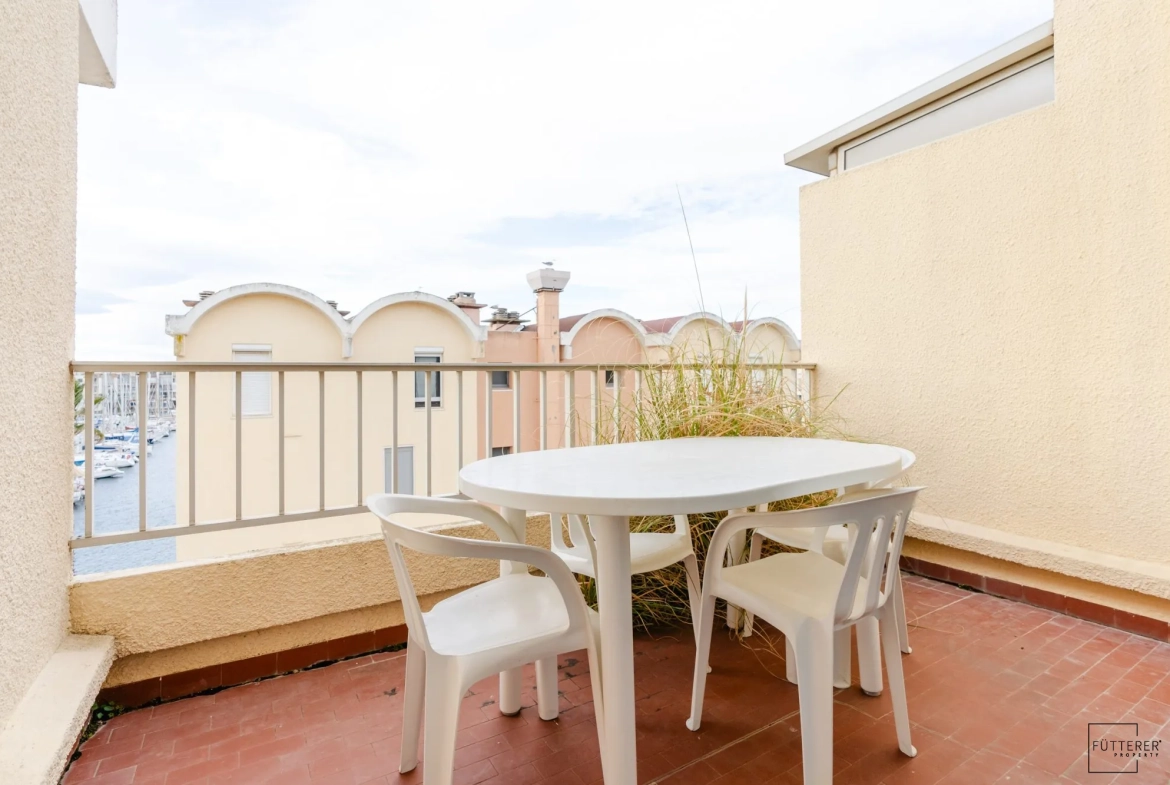 Appartement studio avec mezzanine à vendre à Gruissan, vue port, piscine, parking 
