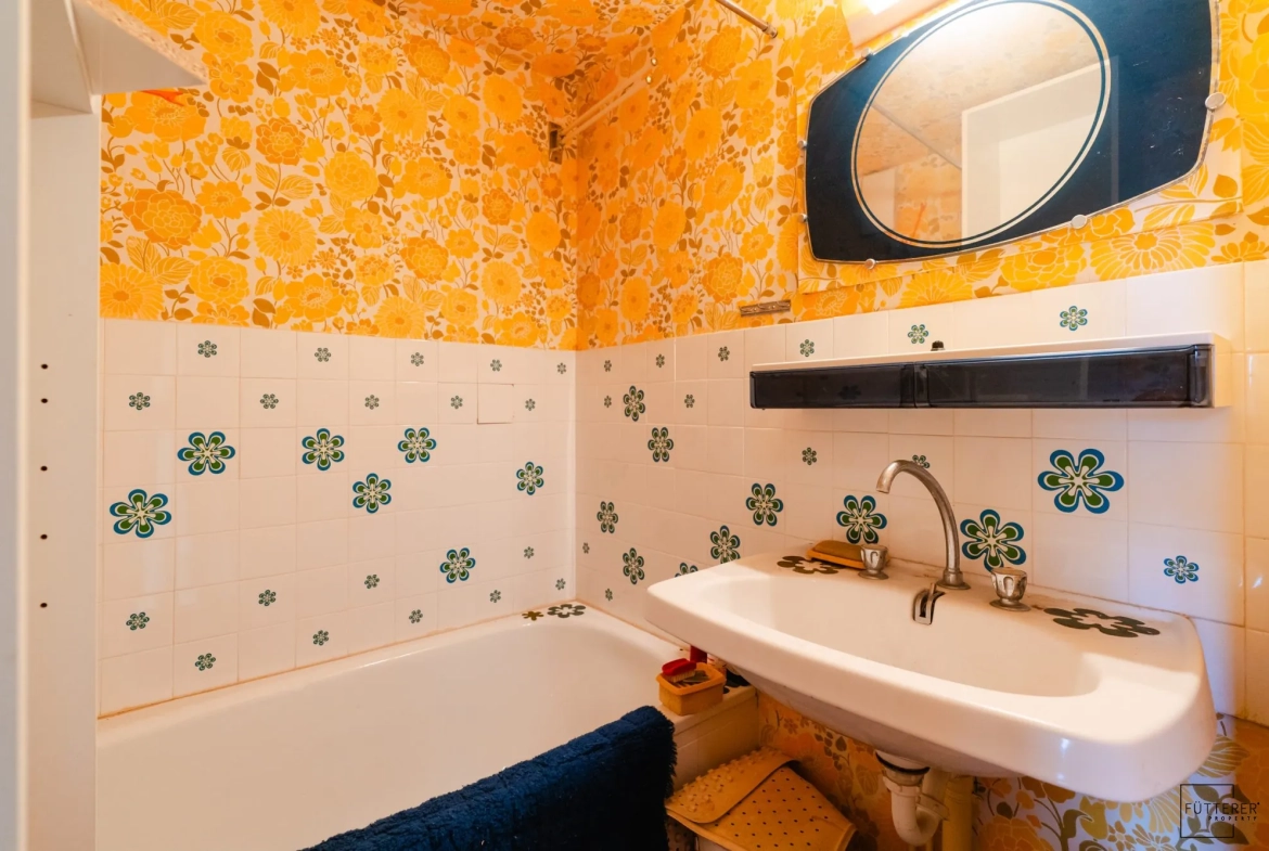 Appartement studio avec mezzanine à vendre à Gruissan, vue port, piscine, parking 