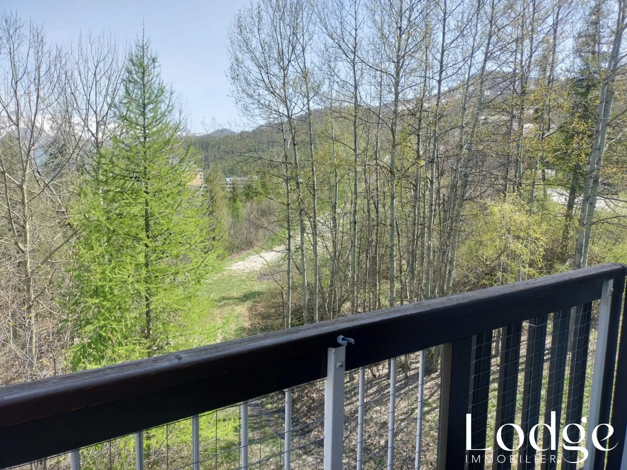 Appartement T2 à Puy Saint Vincent 1600 avec terrasse ensoleillée et vue panoramique 