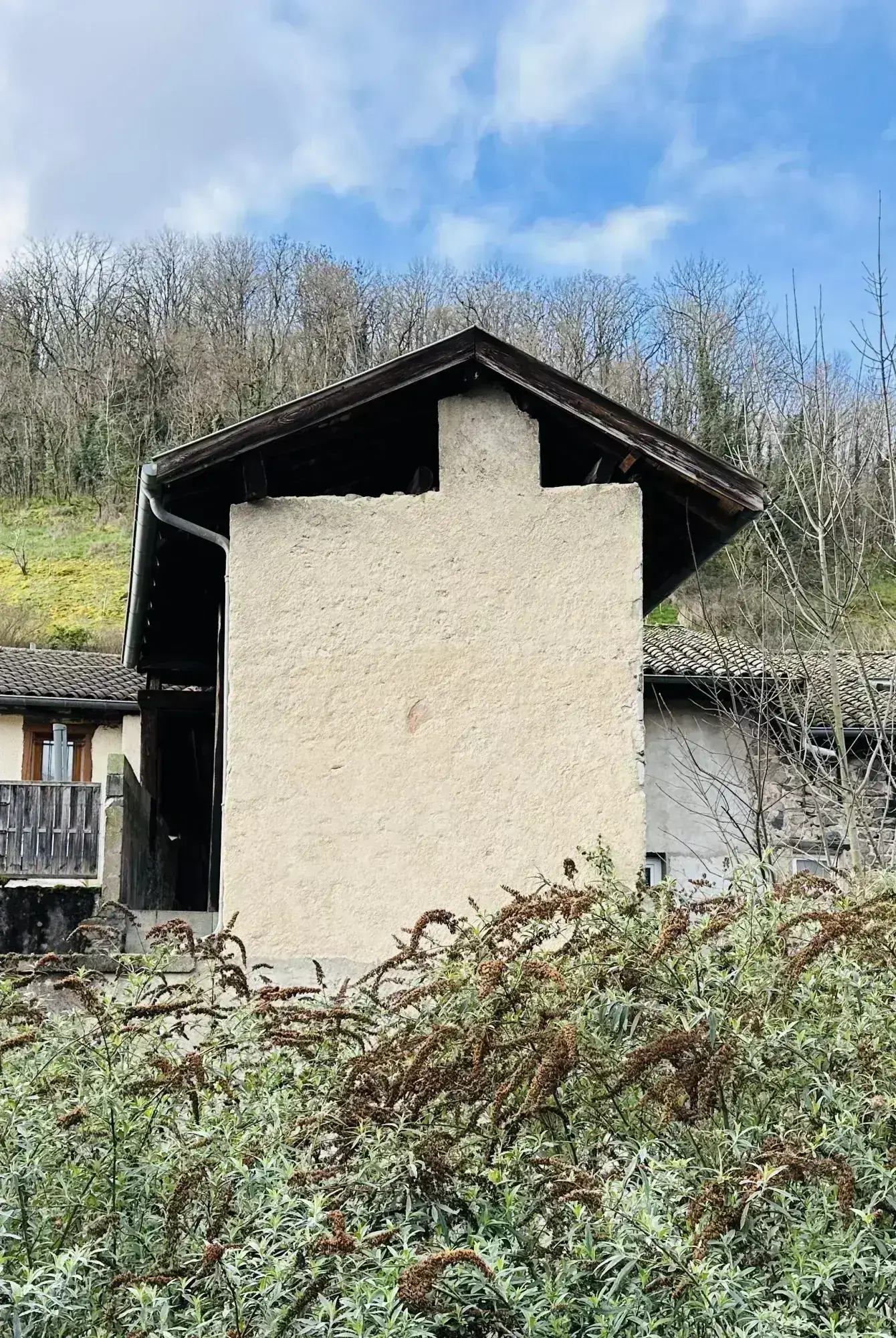 Maison de village rénovée à Beaujeu avec terrasse et garage - Opportunité à saisir 
