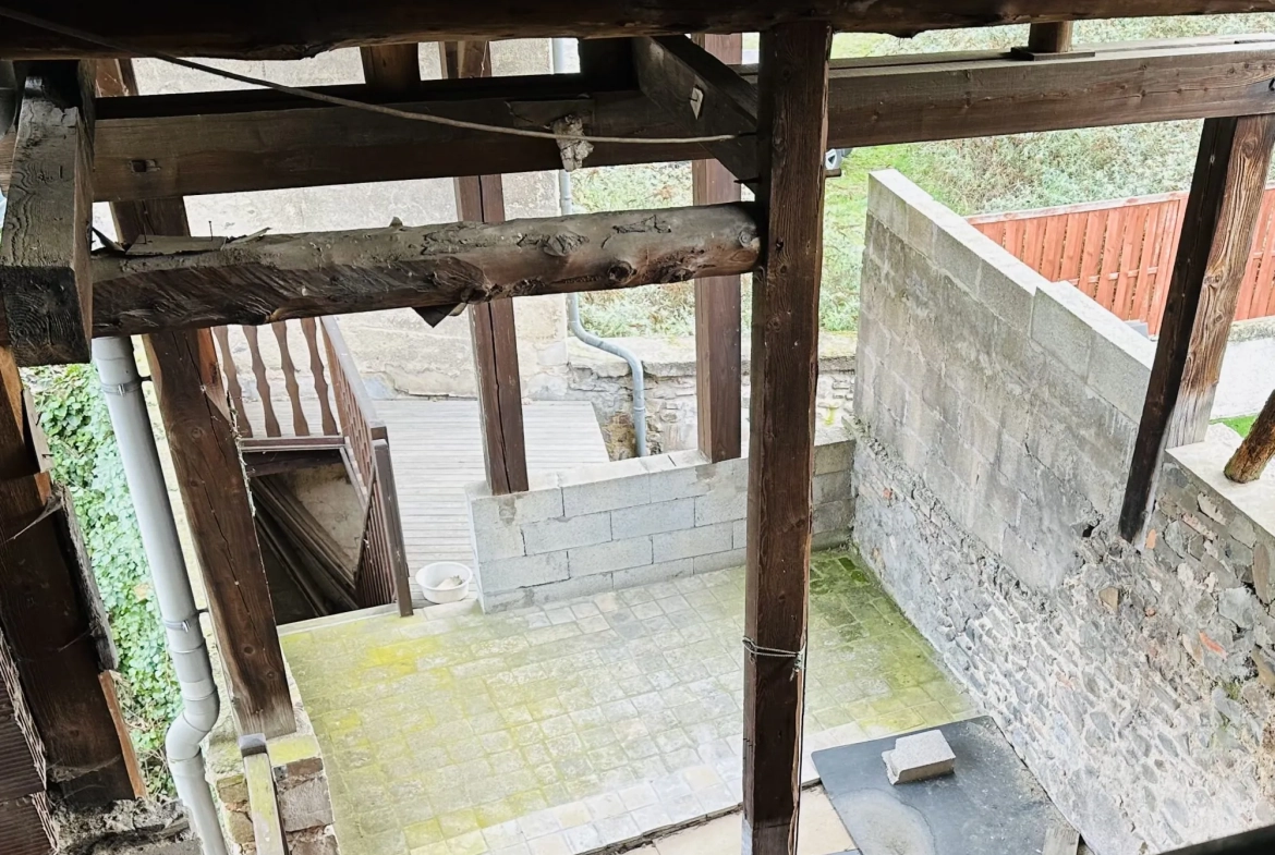 Maison de village rénovée à Beaujeu avec terrasse et garage - Opportunité à saisir 