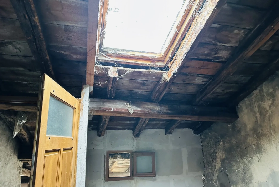 Maison de village rénovée à Beaujeu avec terrasse et garage - Opportunité à saisir 