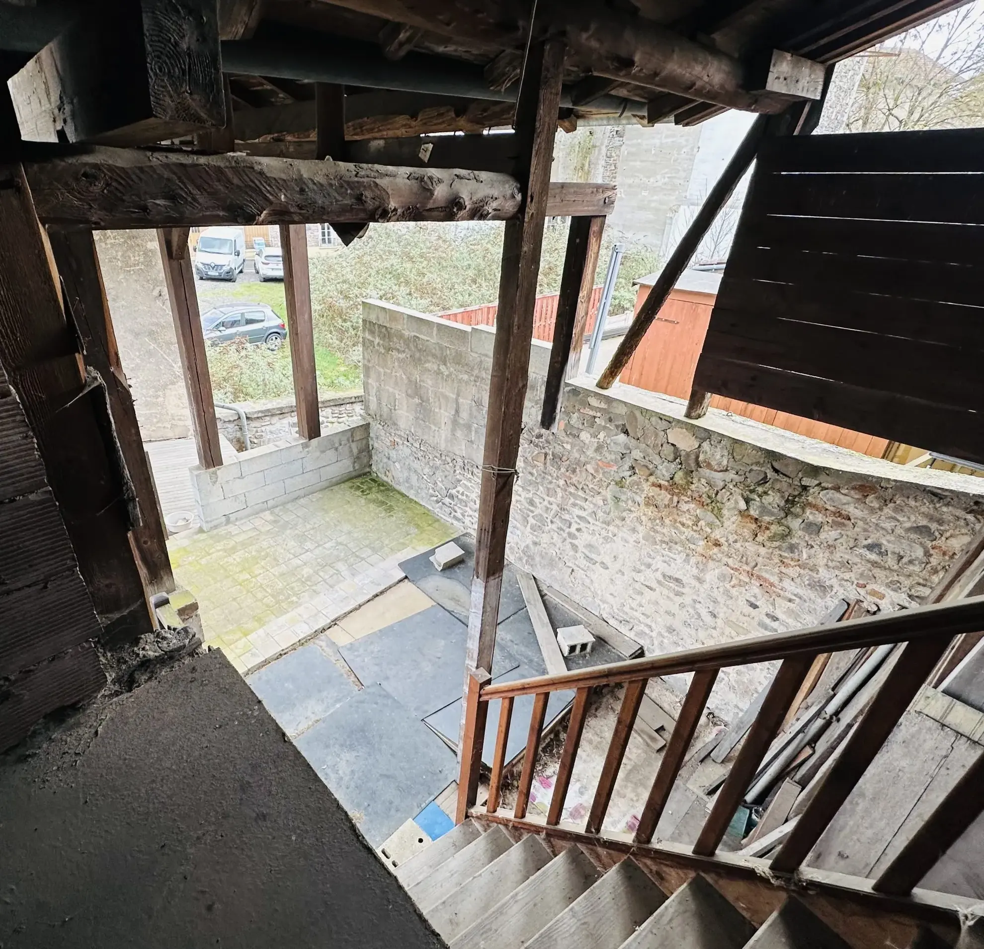 Maison de village rénovée à Beaujeu avec terrasse et garage - Opportunité à saisir 