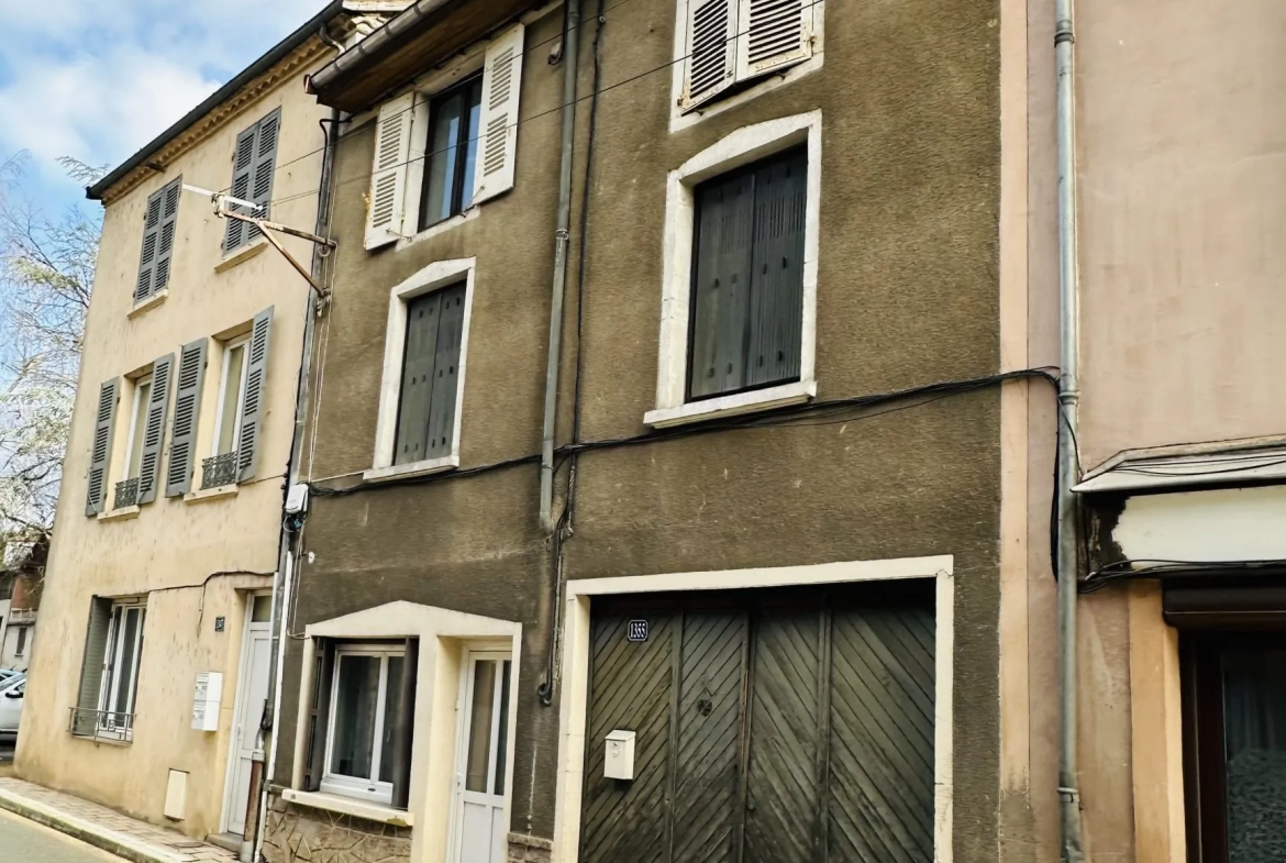 Maison de village rénovée à Beaujeu avec terrasse et garage - Opportunité à saisir 