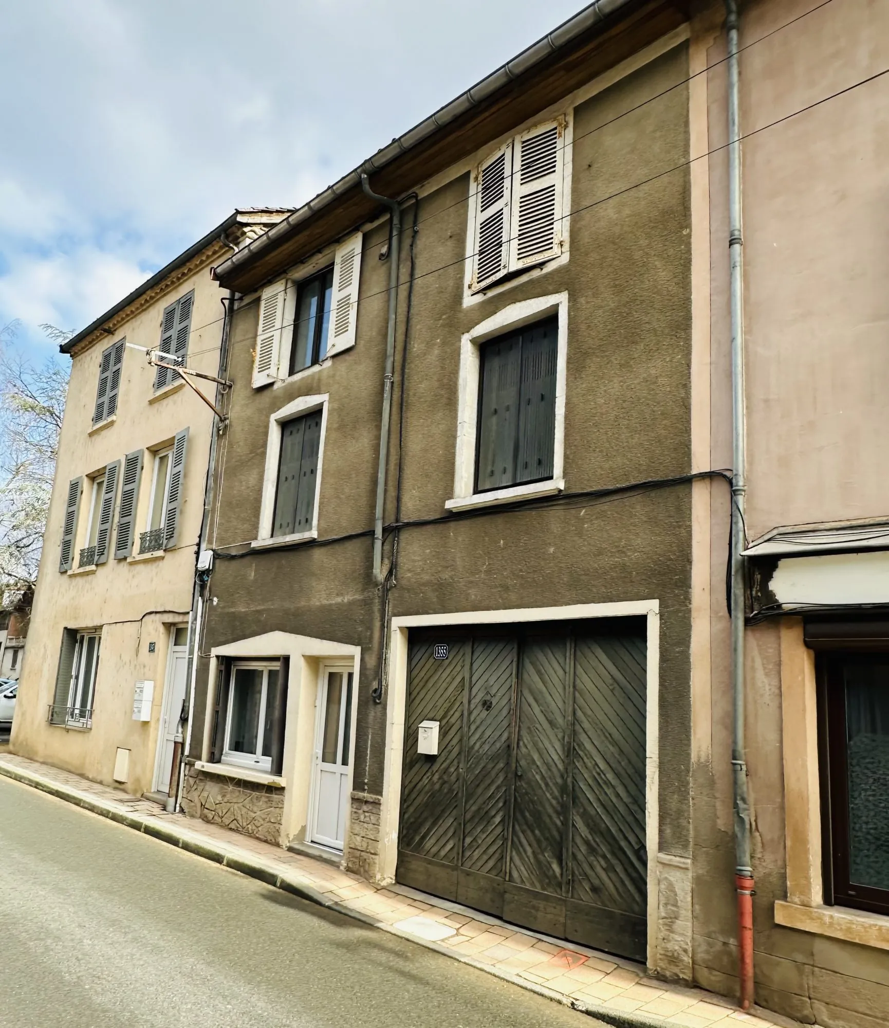 Maison de village rénovée à Beaujeu avec terrasse et garage - Opportunité à saisir 