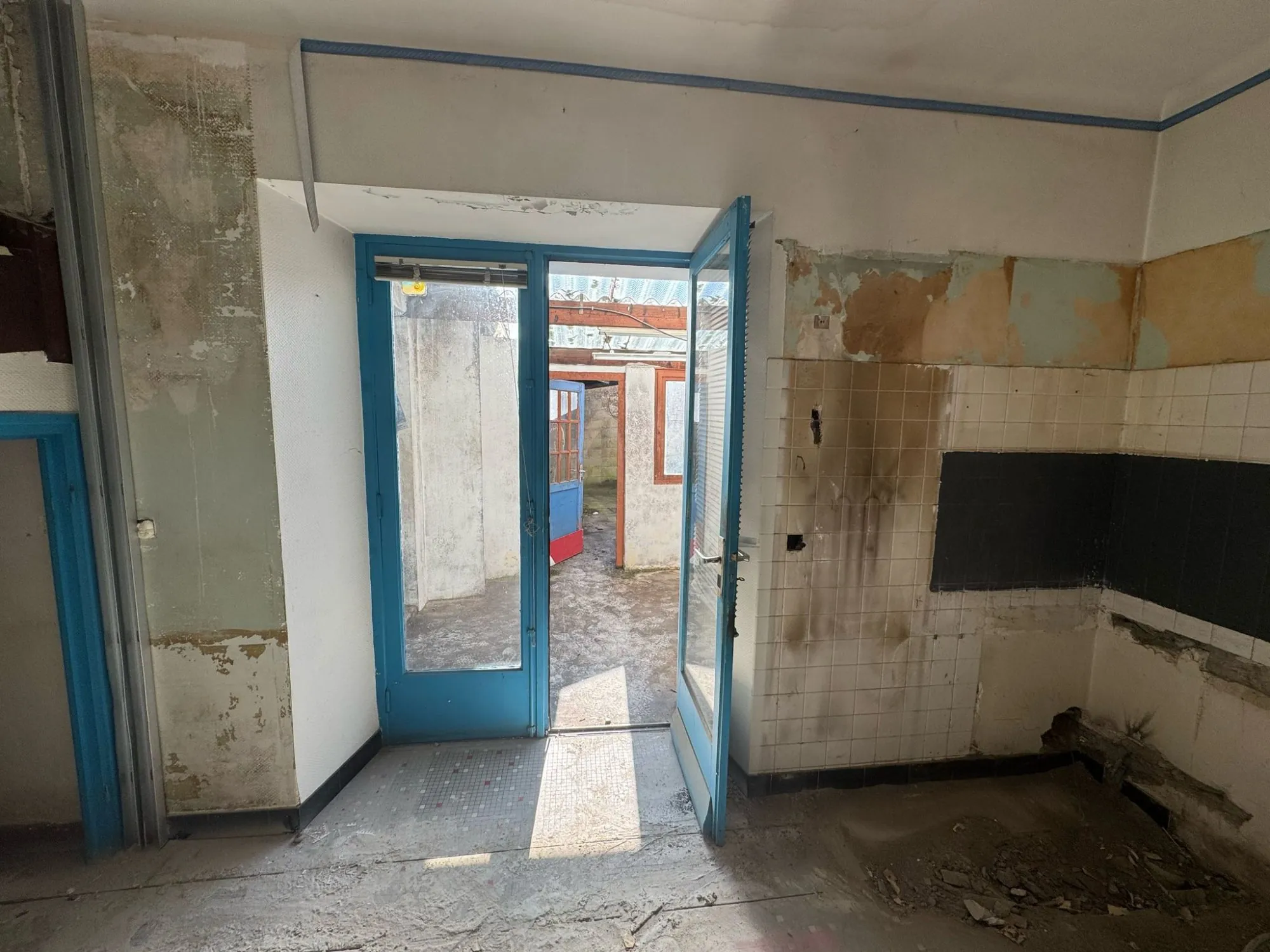 Appartement à rénover avec terrasse à Pluvigner - Idéal investisseurs ou bricoleurs 