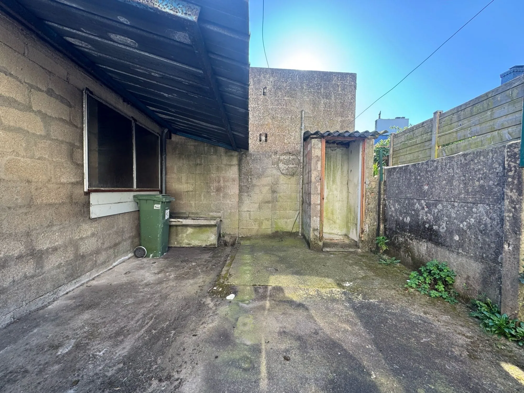 Appartement à rénover avec terrasse à Pluvigner - Idéal investisseurs ou bricoleurs 