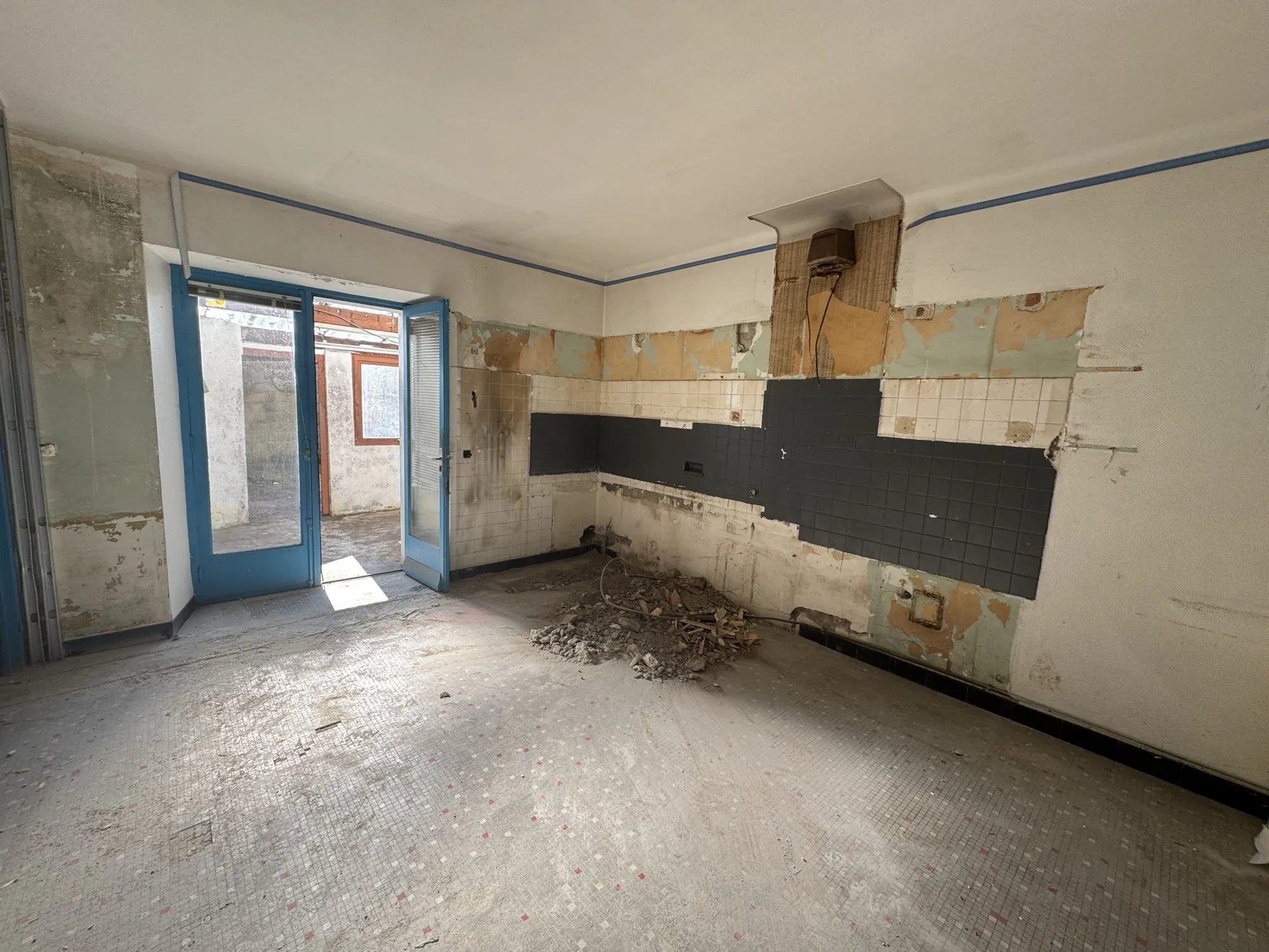 Appartement à rénover avec terrasse à Pluvigner - Idéal investisseurs ou bricoleurs 
