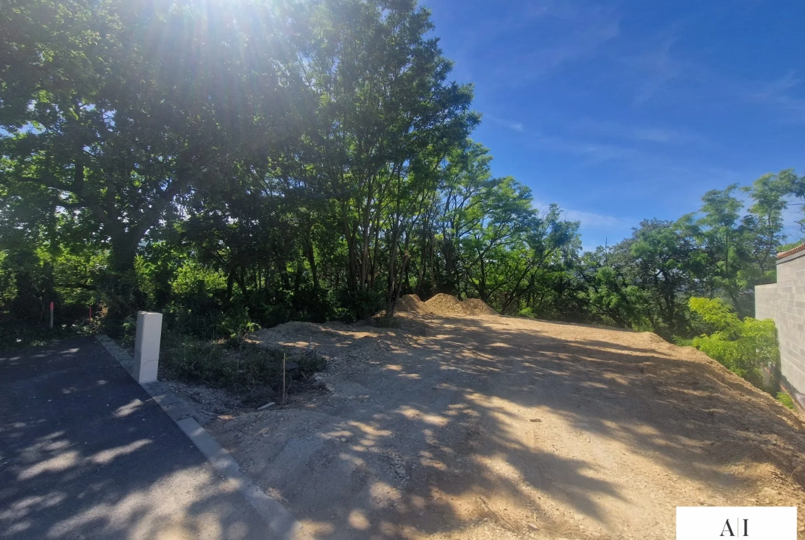Parcelle constructible de 867 m² à vendre à Les Tourrettes, Drôme 
