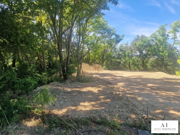 Parcelle constructible de 867 m² à vendre à Les Tourrettes, Drôme