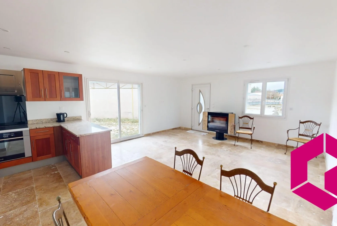 Maison plain-pied récente de 65 m² avec terrain à Craponne-sur-Arzon 