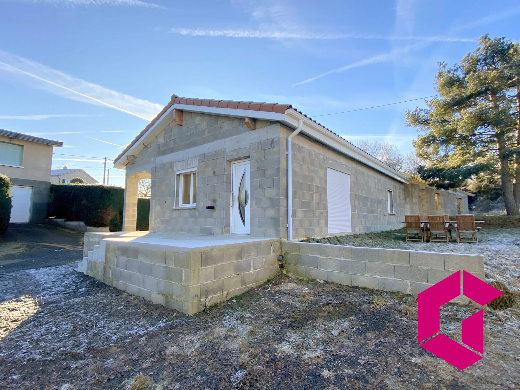 Maison plain-pied récente de 65 m² avec terrain à Craponne-sur-Arzon 