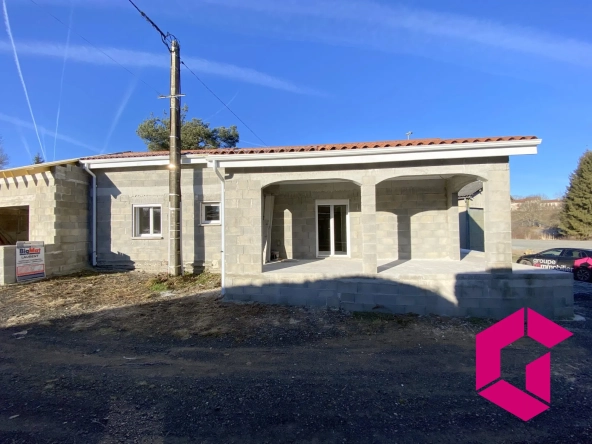 Maison plain-pied récente de 65 m² avec terrain à Craponne-sur-Arzon