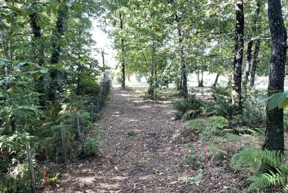 Terrain constructible de 784 m² à proximité des plages au MATHES 