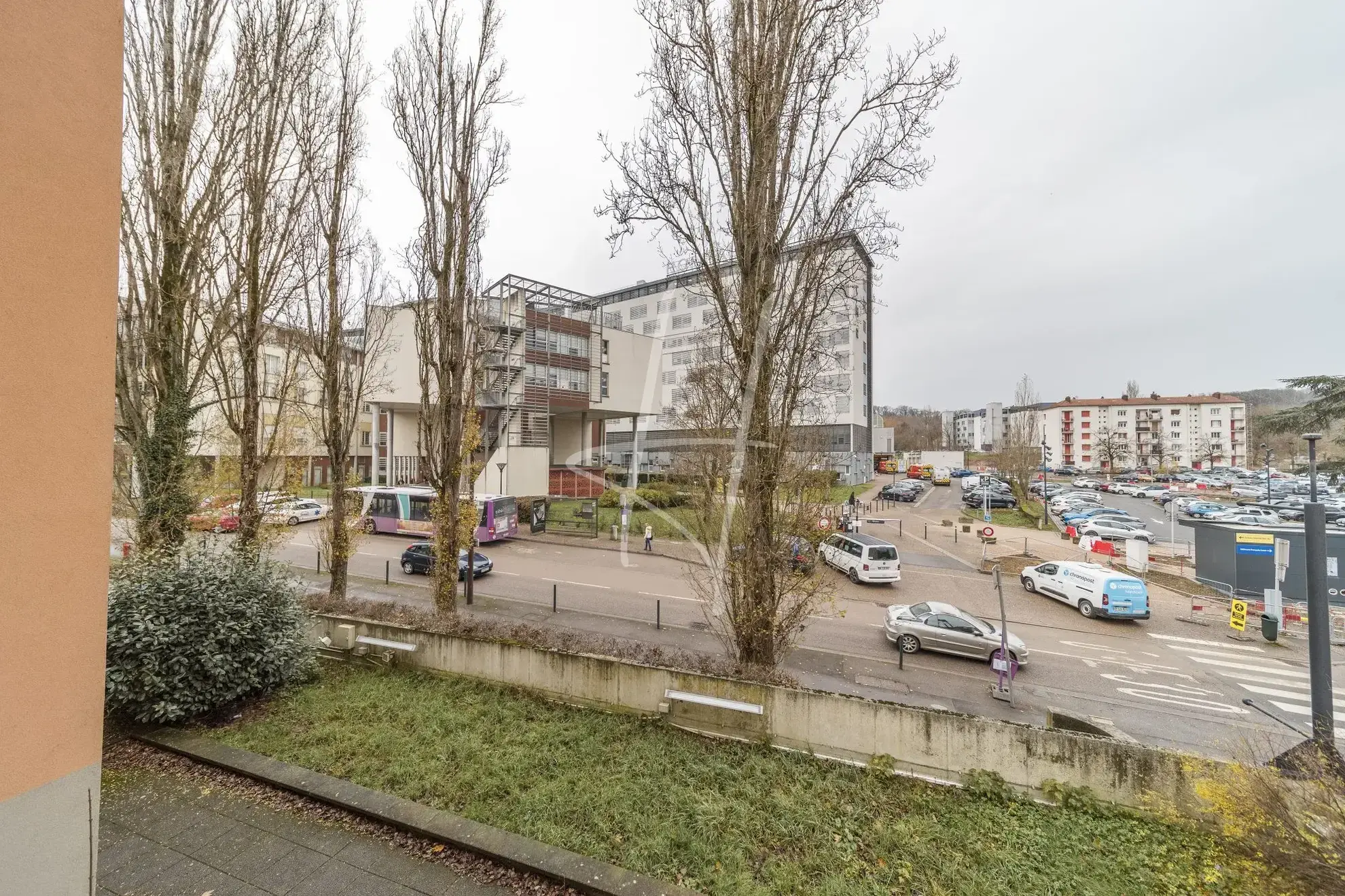 Appartement F2 à Thionville de 52,75 m² avec balcon, parking sécurisé, loué, idéal investisseur 