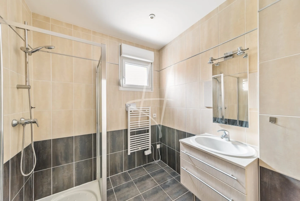 Appartement F2 à Thionville de 52,75 m² avec balcon, parking sécurisé, loué, idéal investisseur 