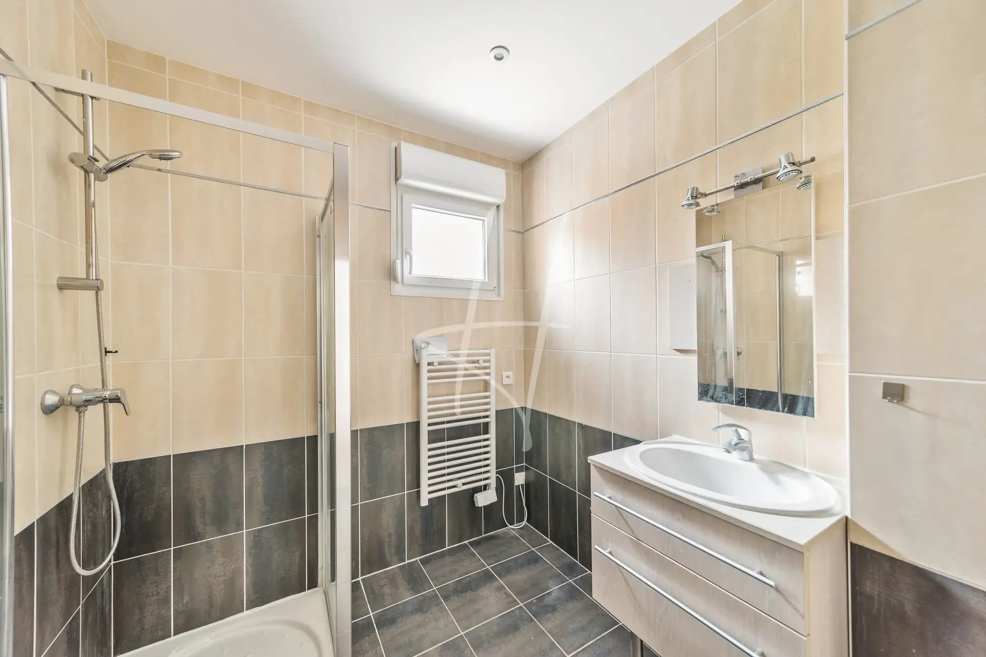 Appartement F2 à Thionville de 52,75 m² avec balcon, parking sécurisé, loué, idéal investisseur 