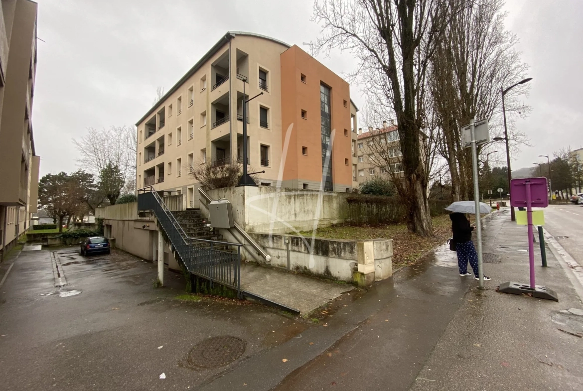 Appartement F2 à Thionville de 52,75 m² avec balcon, parking sécurisé, loué, idéal investisseur 