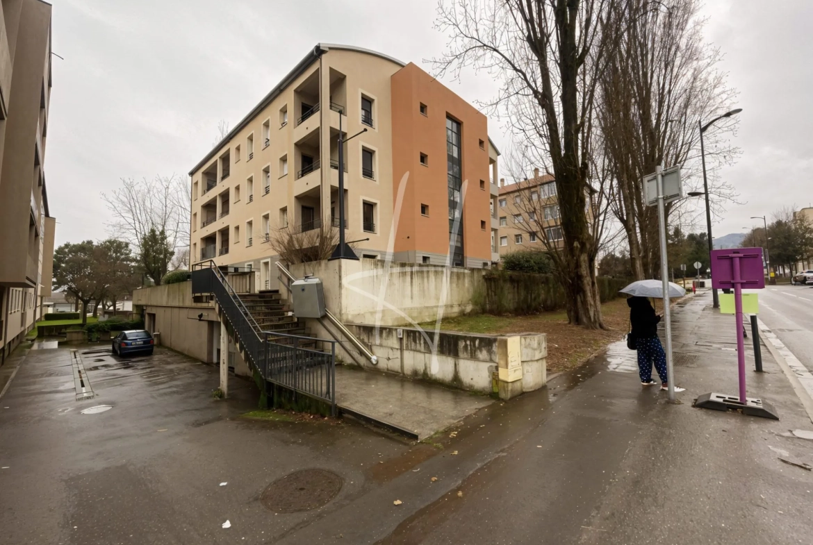 Appartement F2 à Thionville de 52,75 m² avec balcon, parking sécurisé, loué, idéal investisseur 