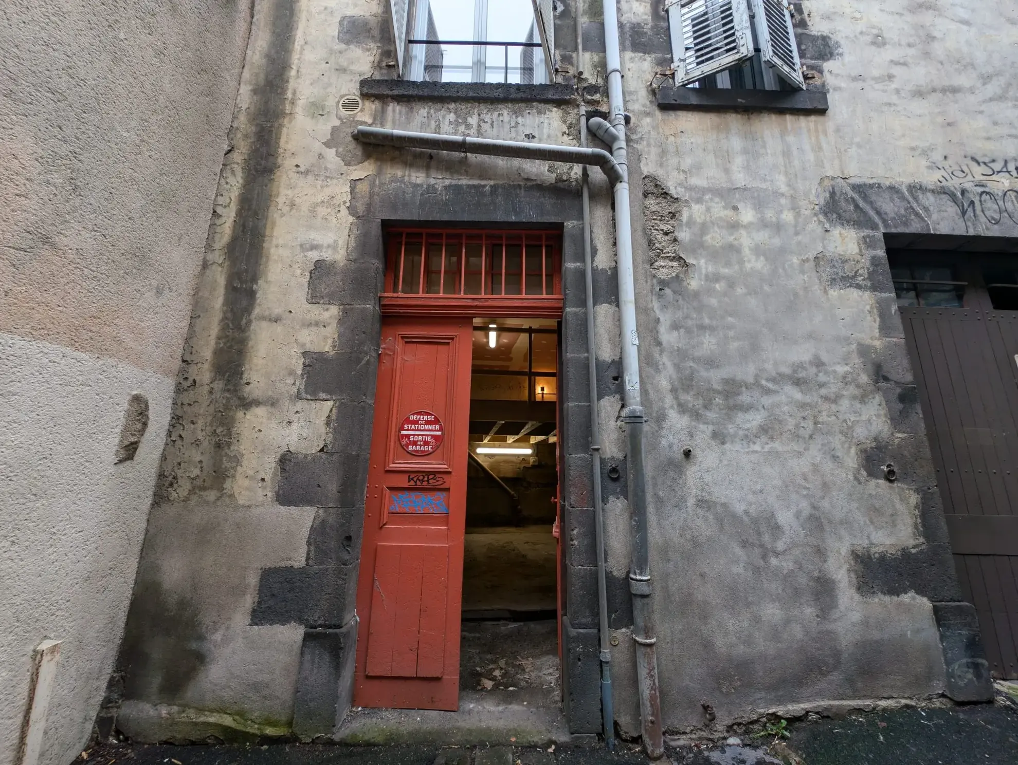 Espace de stockage fermé à Clermont-Ferrand en centre-ville - 28,4 m² 