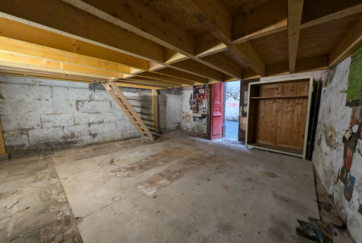 Espace de stockage fermé à Clermont-Ferrand en centre-ville - 28,4 m² 