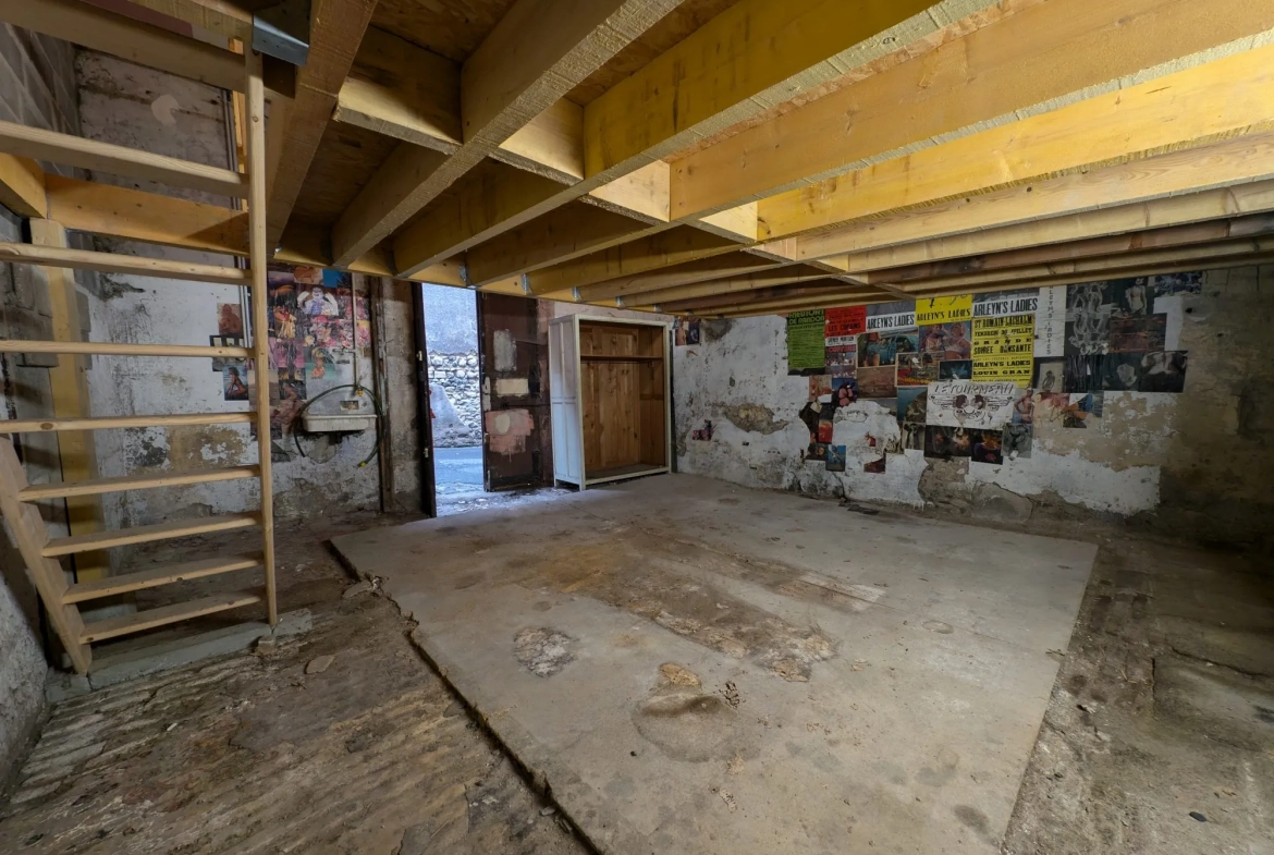Espace de stockage fermé à Clermont-Ferrand en centre-ville - 28,4 m² 