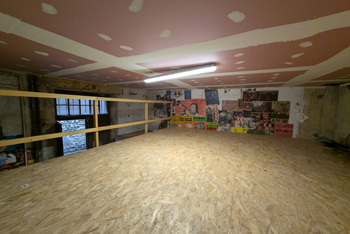 Espace de stockage fermé à Clermont-Ferrand en centre-ville - 28,4 m² 