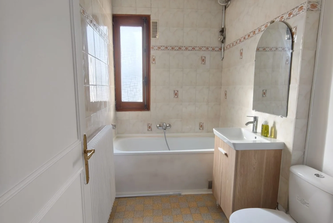 Appartement 2 pièces à Deuil-La-Barre de 33 m² avec cave et proche gare 