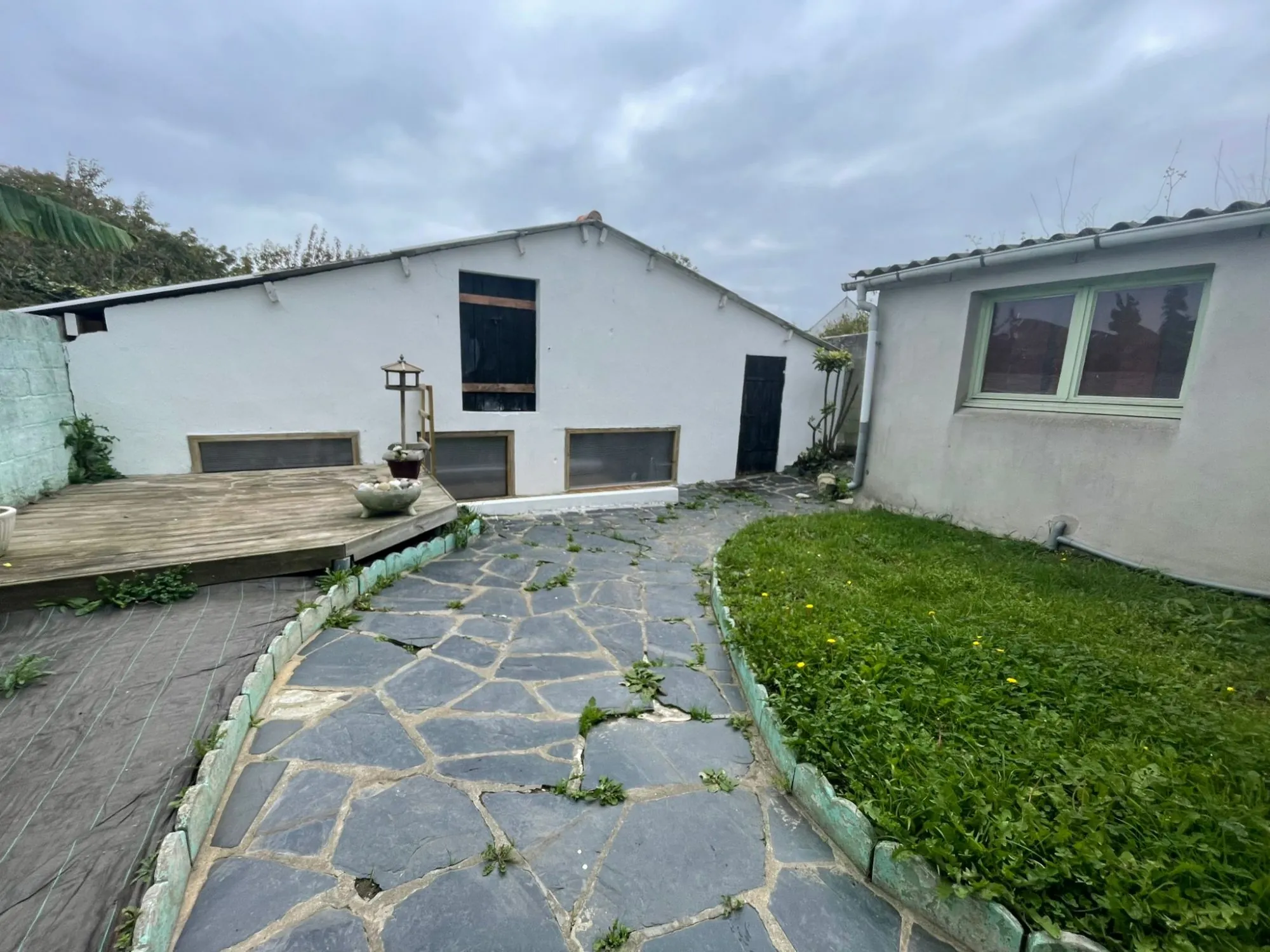 Maison ancienne avec garage, dépendance et cour à Saint-Pol-de-Léon 