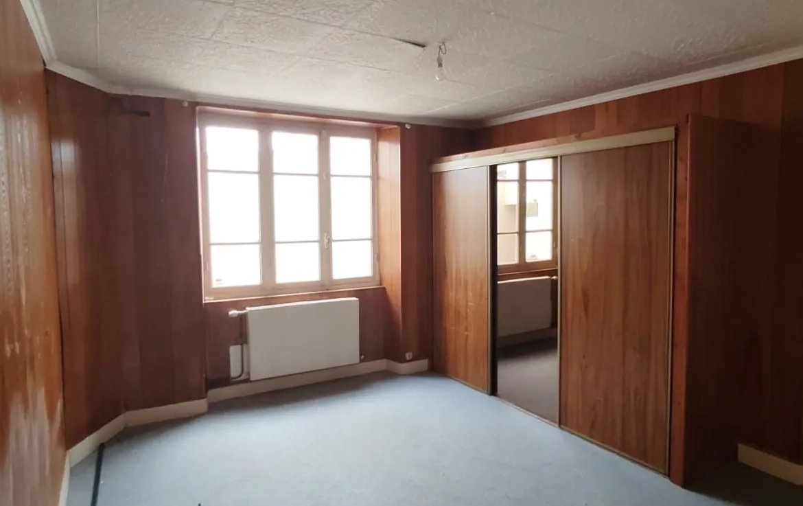 Maison ancienne avec garage, dépendance et cour à Saint-Pol-de-Léon 