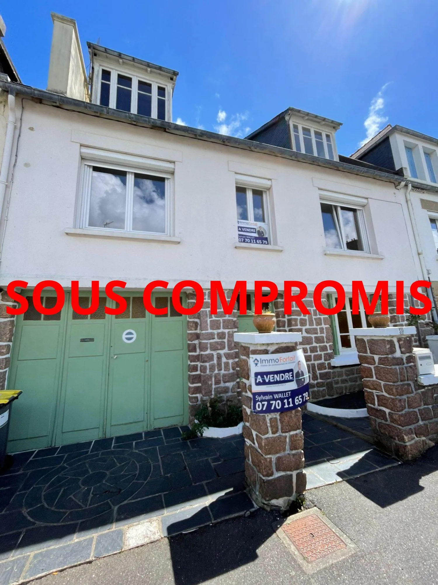 Maison ancienne avec garage, dépendance et cour à Saint-Pol-de-Léon 