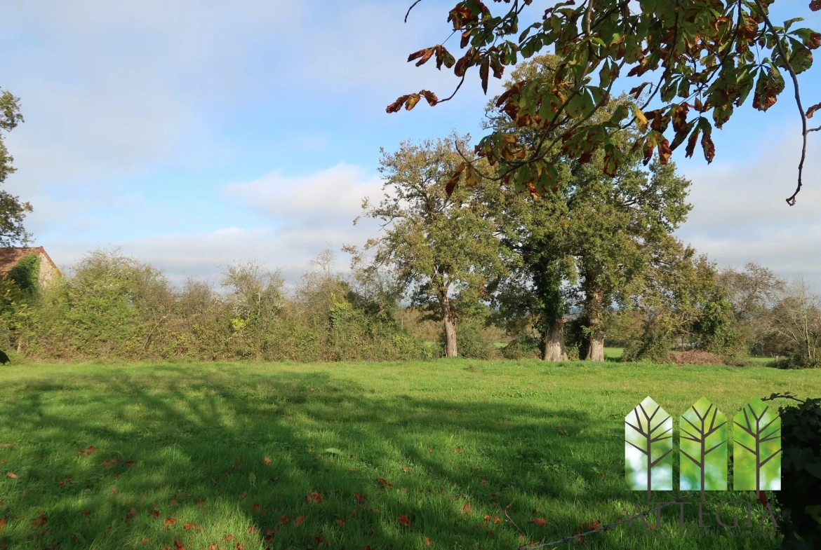 Grande maison à Bonnat avec dépendances et terrain de plus de 9 000 m² 