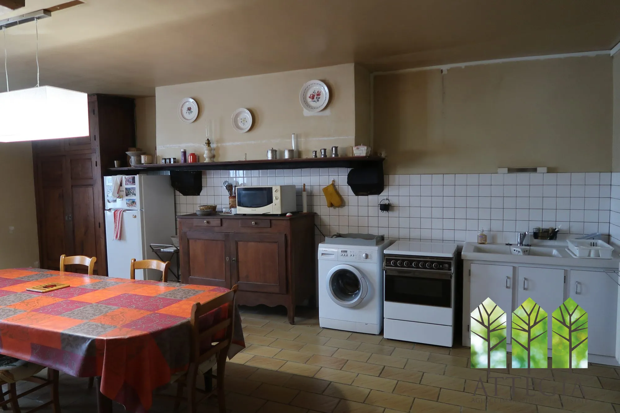 Grande maison à Bonnat avec dépendances et terrain de plus de 9 000 m² 