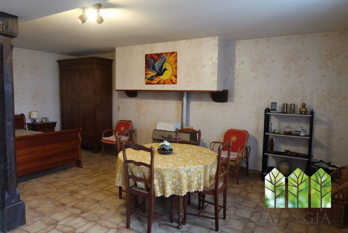 Salon en L Grande maison à Bonnat avec dépendances et terrain de plus de 9 000 m² 