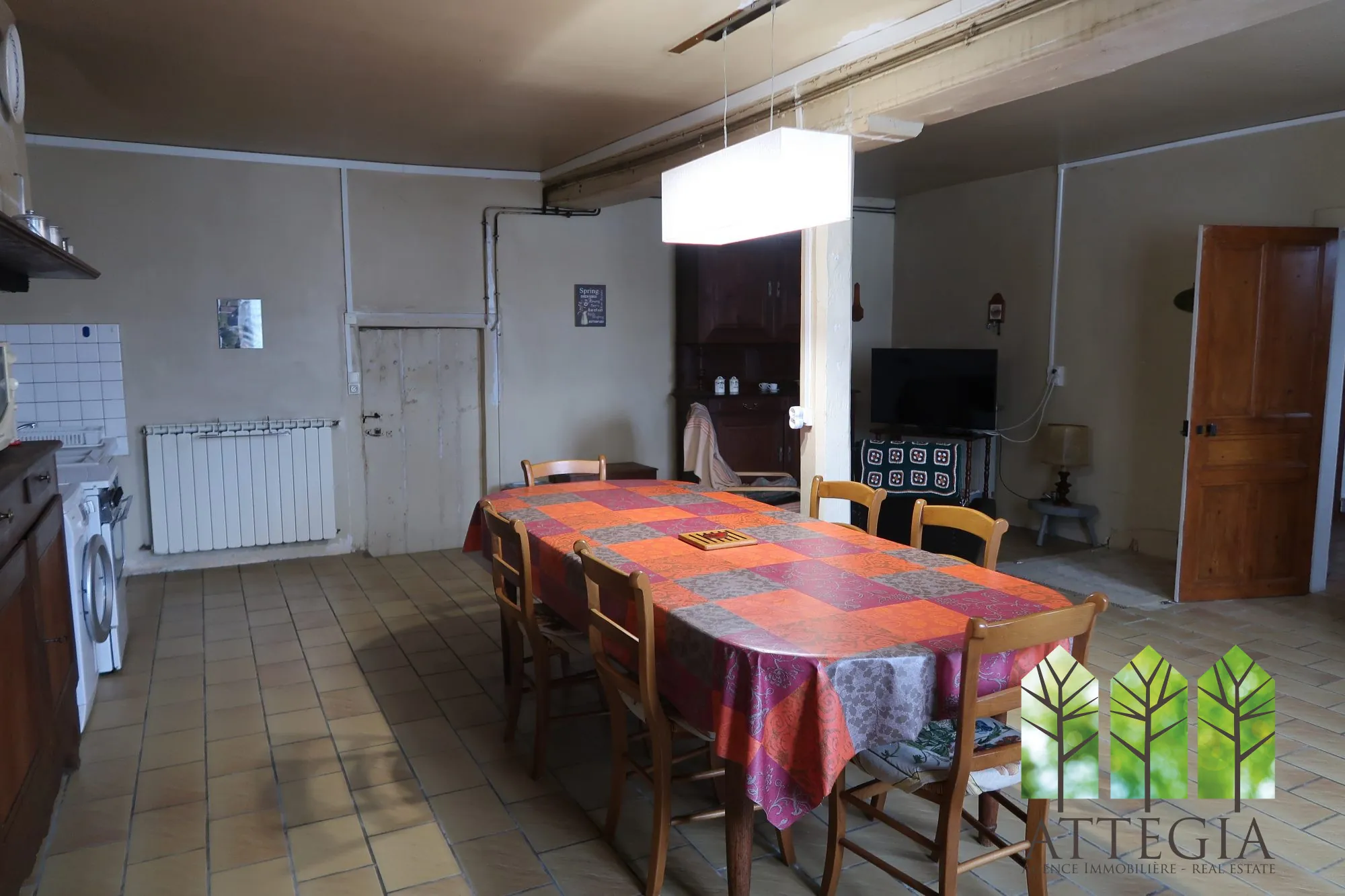 Grande maison à Bonnat avec dépendances et terrain de plus de 9 000 m² 