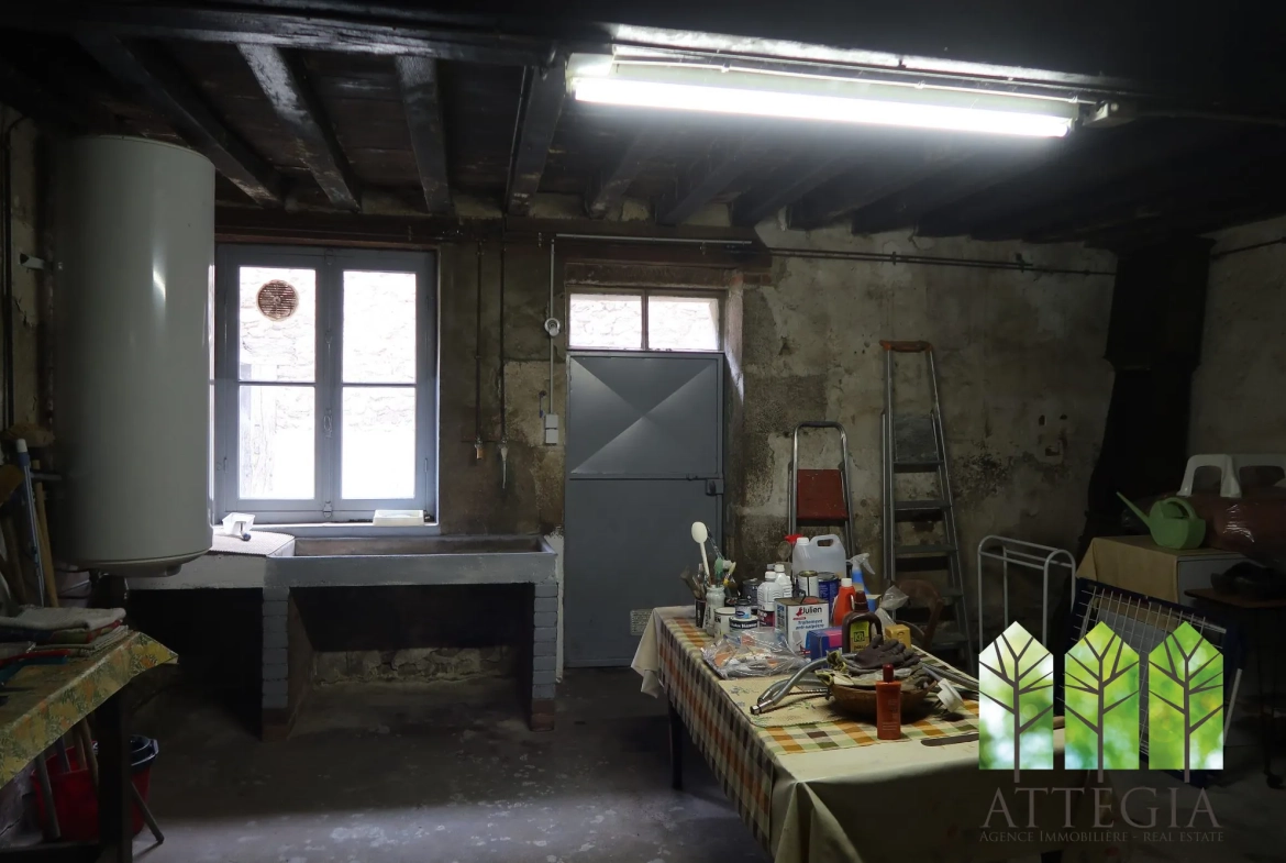 Grande maison à Bonnat avec dépendances et terrain de plus de 9 000 m² 