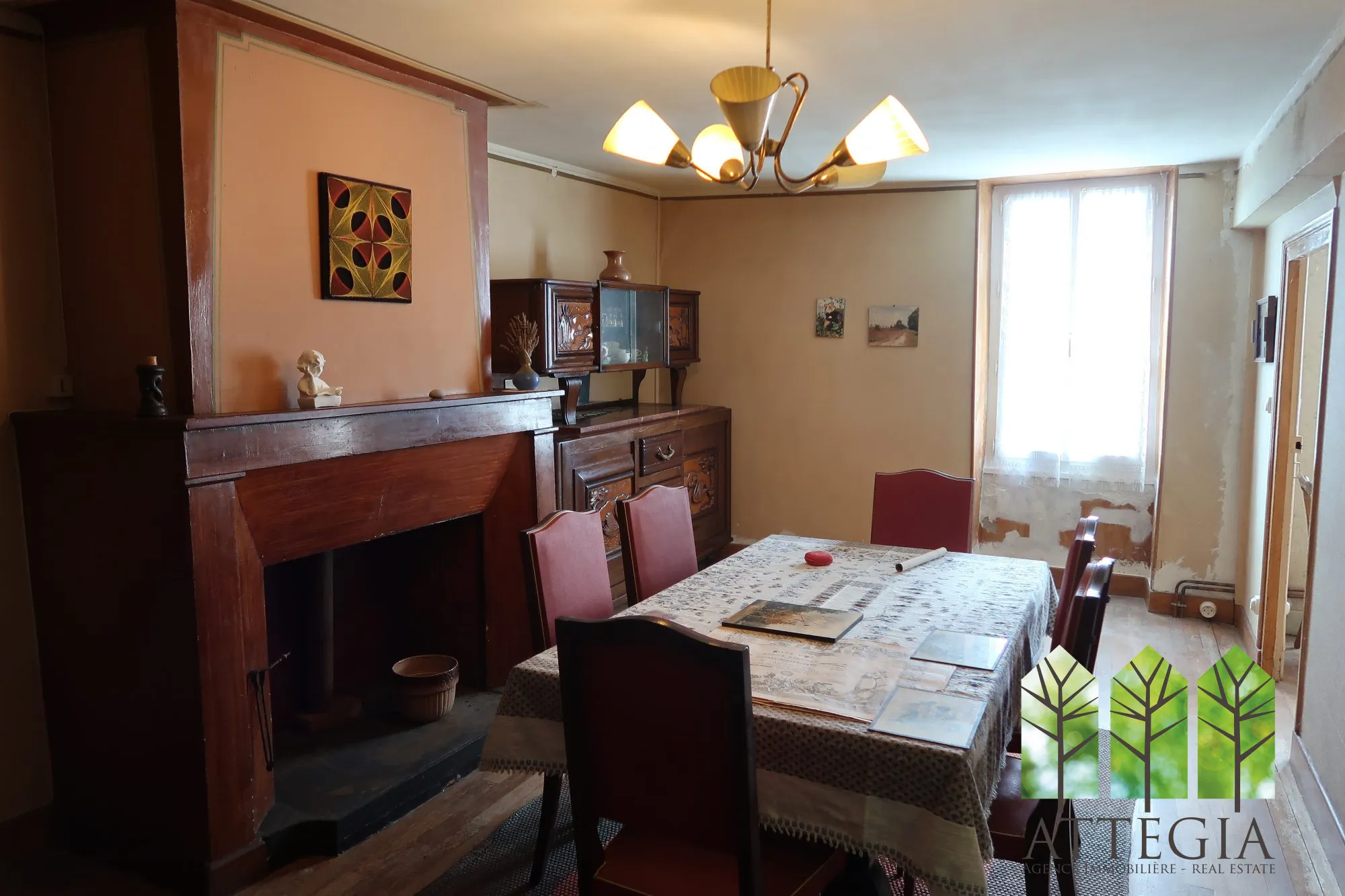salon de l'étage Grande maison à Bonnat avec dépendances et terrain de plus de 9 000 m² 