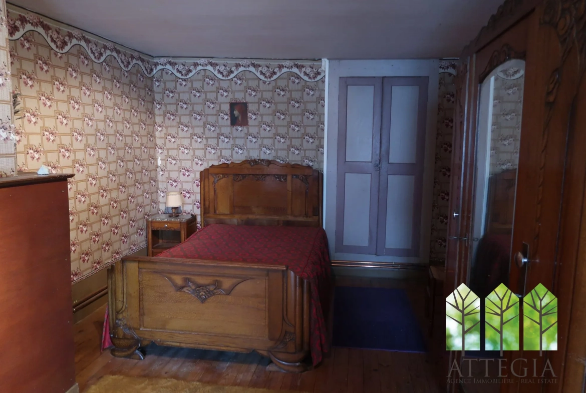 chmabre 2 Grande maison à Bonnat avec dépendances et terrain de plus de 9 000 m² 