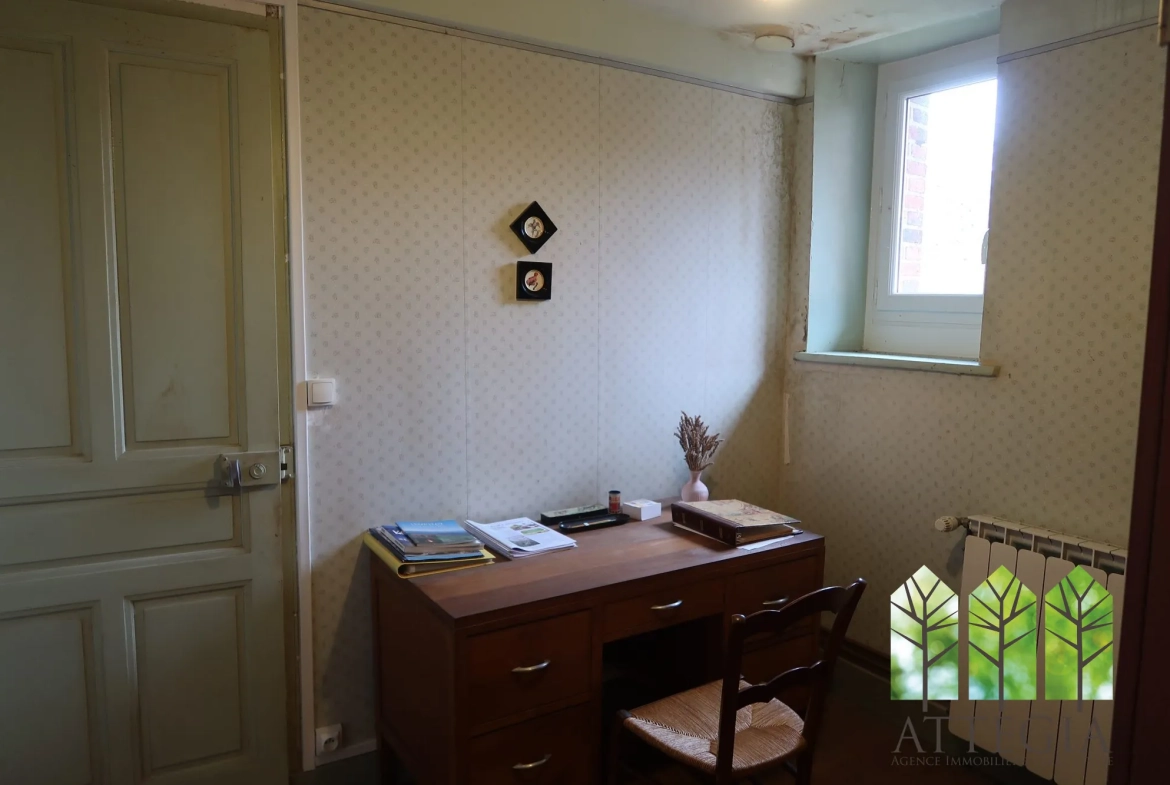 bureau Grande maison à Bonnat avec dépendances et terrain de plus de 9 000 m² 