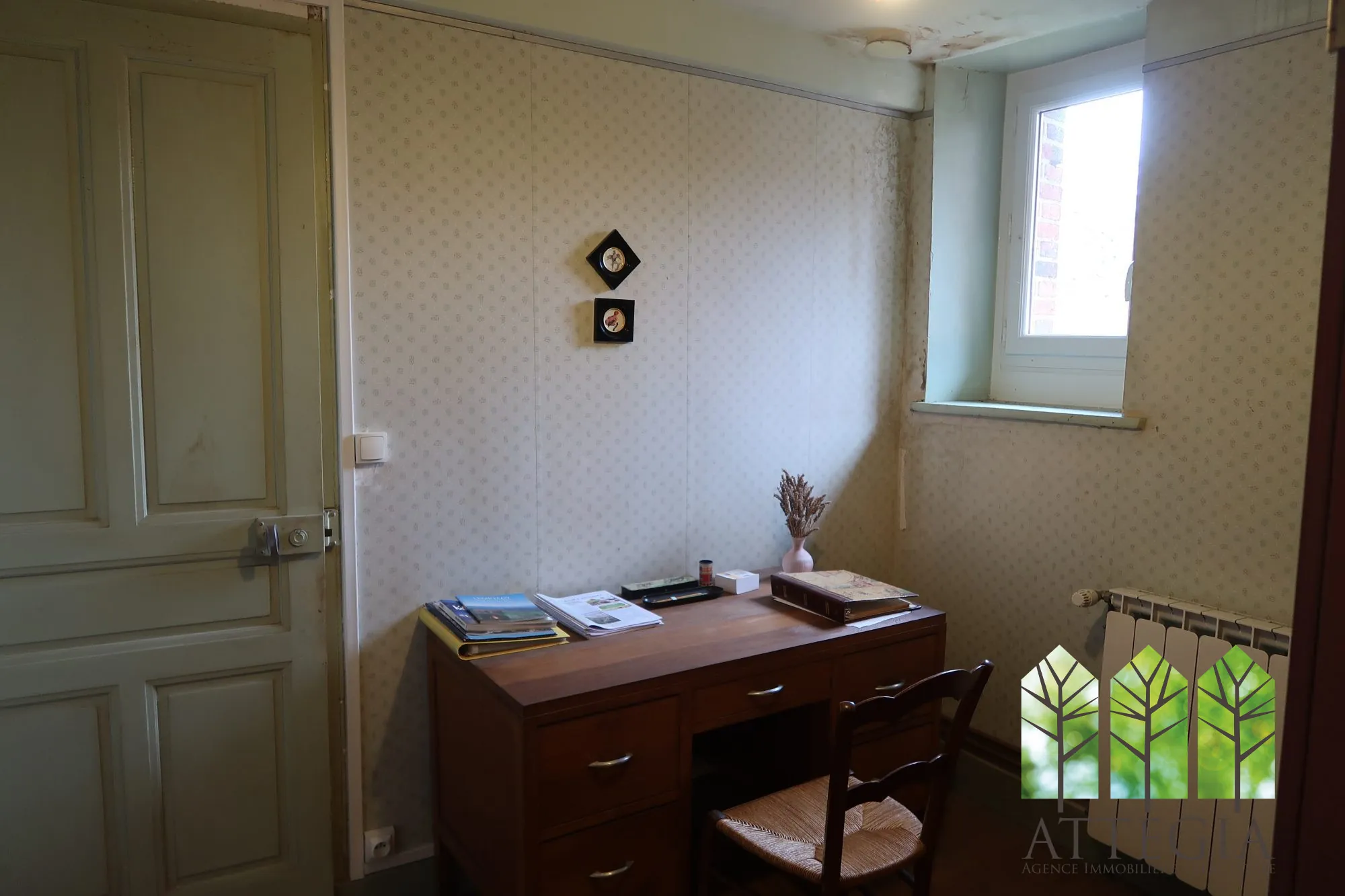 bureau Grande maison à Bonnat avec dépendances et terrain de plus de 9 000 m² 