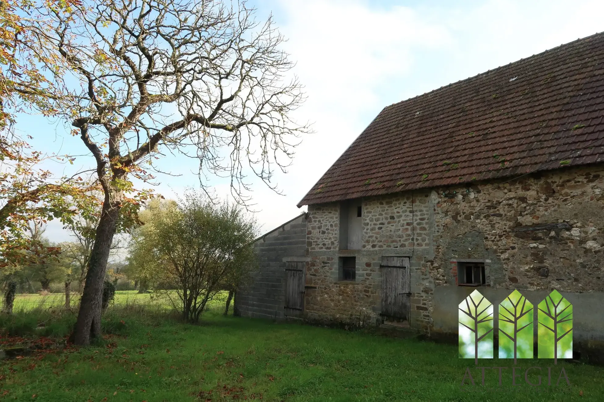 Grande maison à Bonnat avec dépendances et terrain de plus de 9 000 m² 