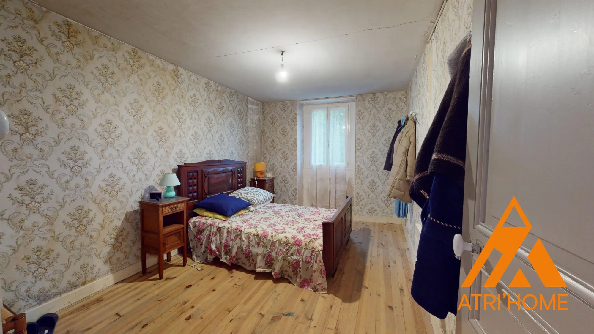 Maison individuelle à vendre à Saint-Santin-Cantalès avec terrain et potentiel de rénovation 