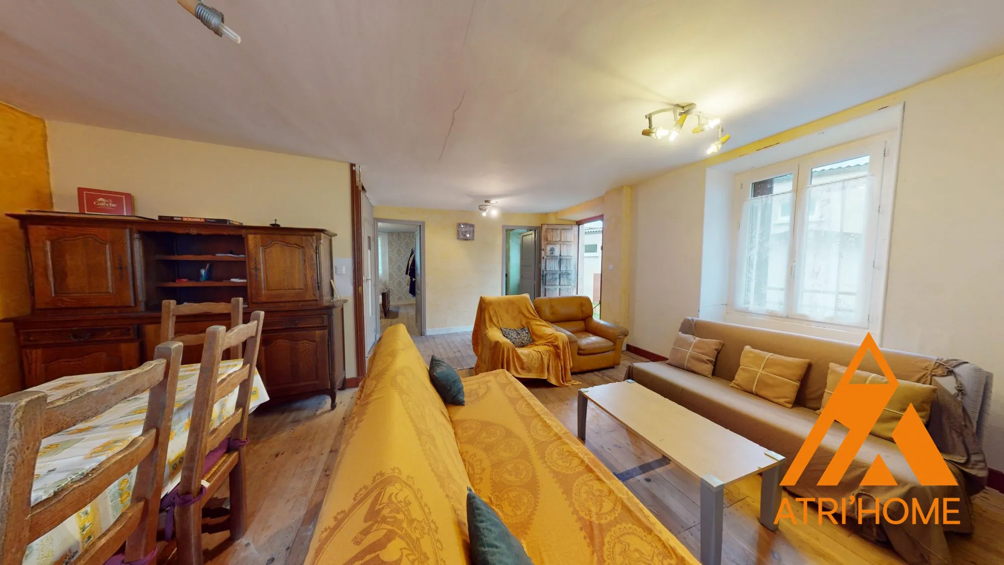 Maison individuelle à vendre à Saint-Santin-Cantalès avec terrain et potentiel de rénovation 