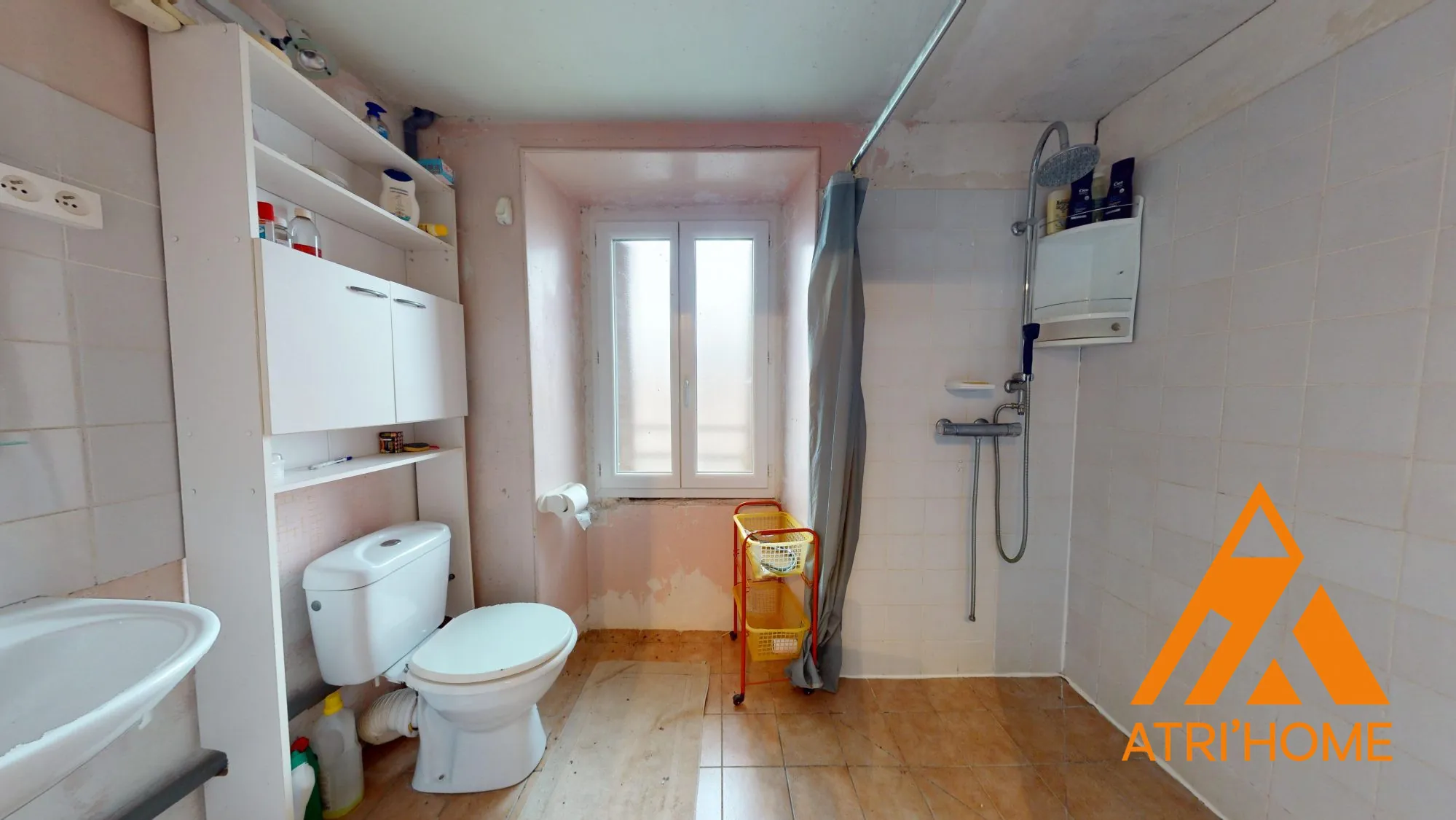 Maison individuelle à vendre à Saint-Santin-Cantalès avec terrain et potentiel de rénovation 