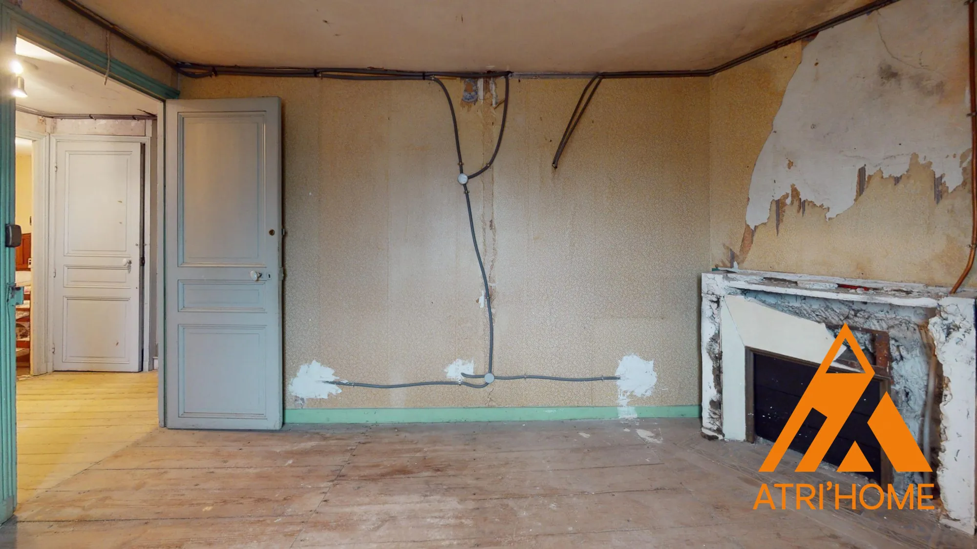 Maison individuelle à vendre à Saint-Santin-Cantalès avec terrain et potentiel de rénovation 