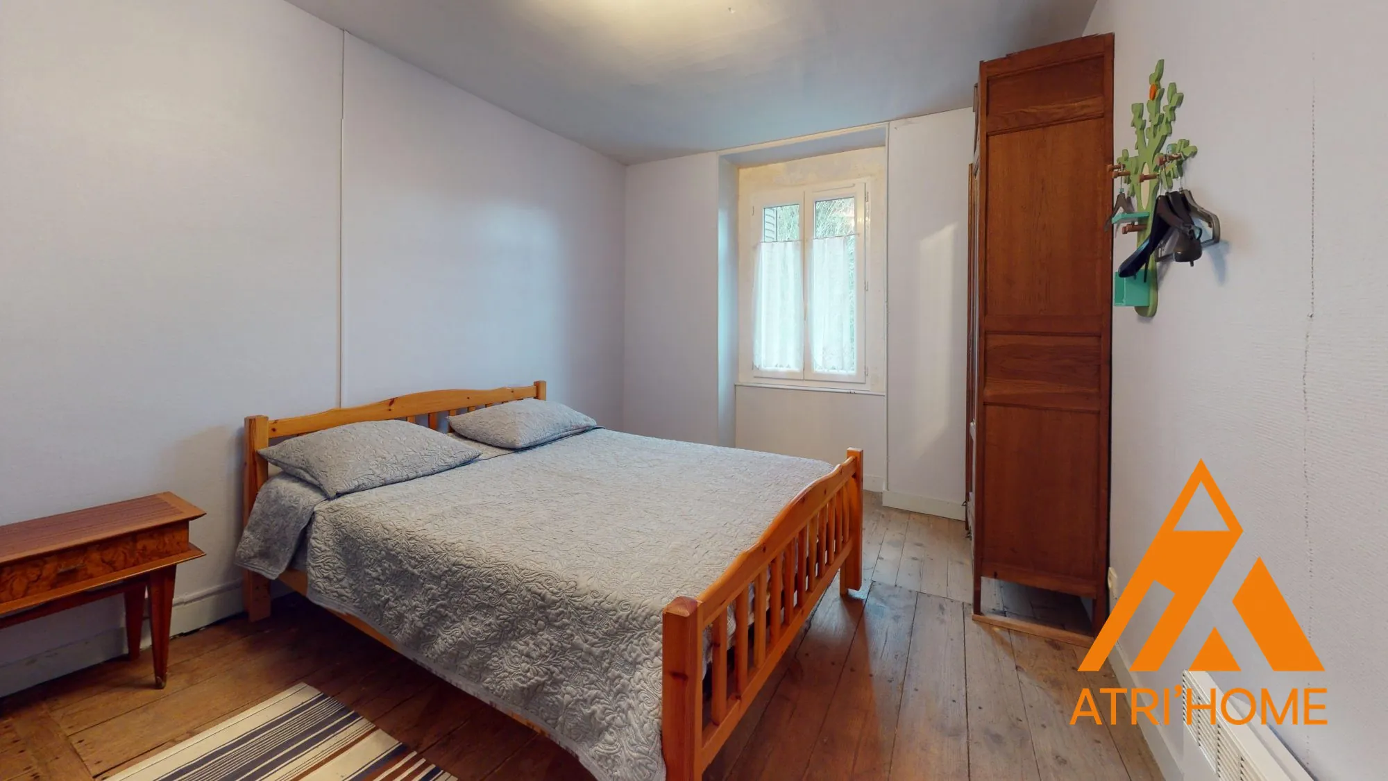 Maison individuelle à vendre à Saint-Santin-Cantalès avec terrain et potentiel de rénovation 