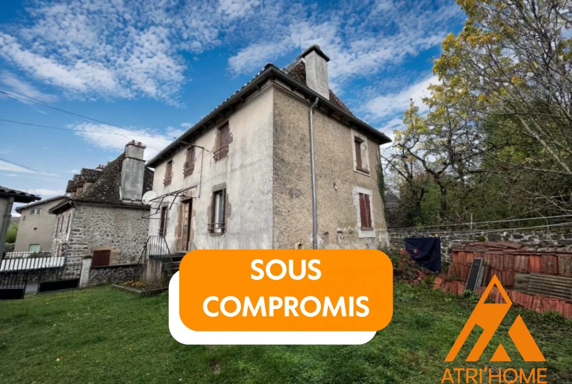 Maison individuelle à vendre à Saint-Santin-Cantalès avec terrain et potentiel de rénovation 