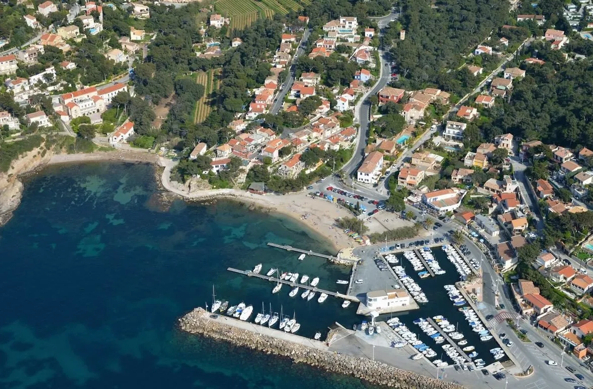 Studio à vendre au Pradet avec piscine et sécurité, parfait pour investissement locatif 